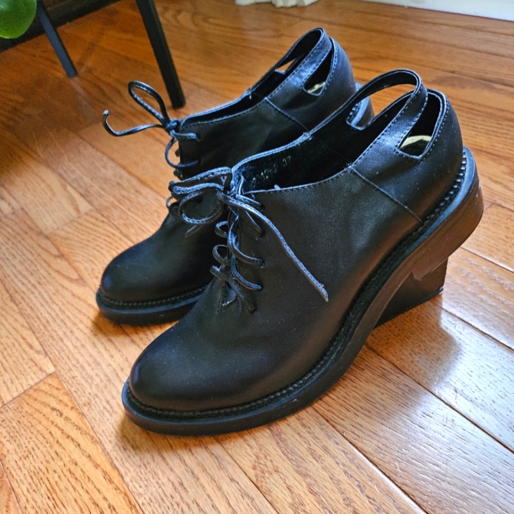 Designer Trompe l'oeil oxford heels
